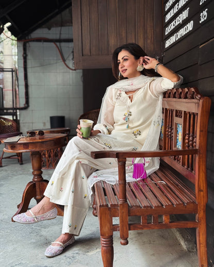 Elegant Ivory Floral Embroidered Cotton Kurta Set with Dupatta