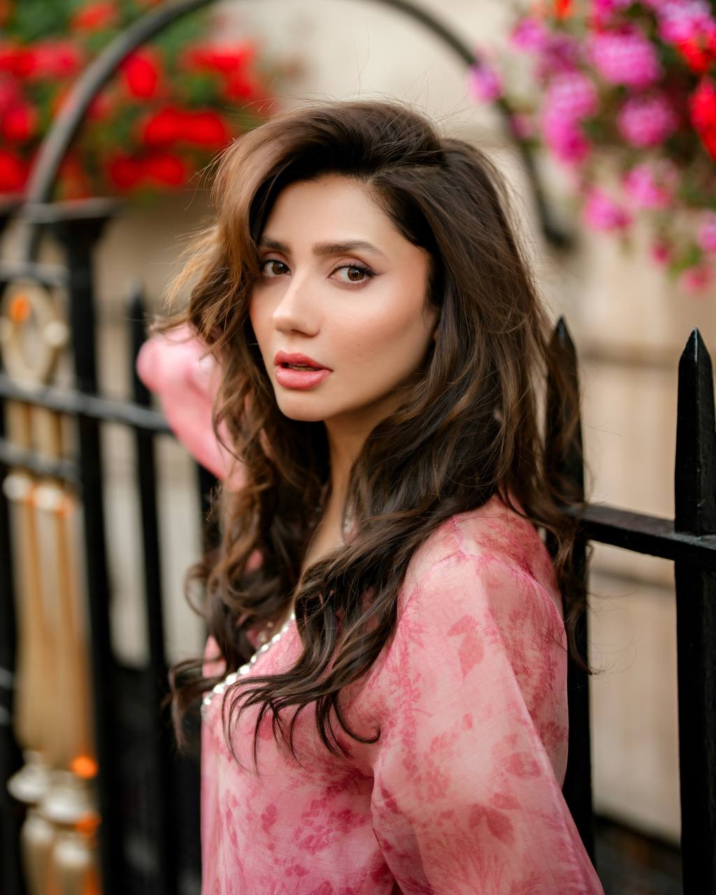 Blush Pink Floral Organza Kurta Set with Elegant White Embroidery for Women